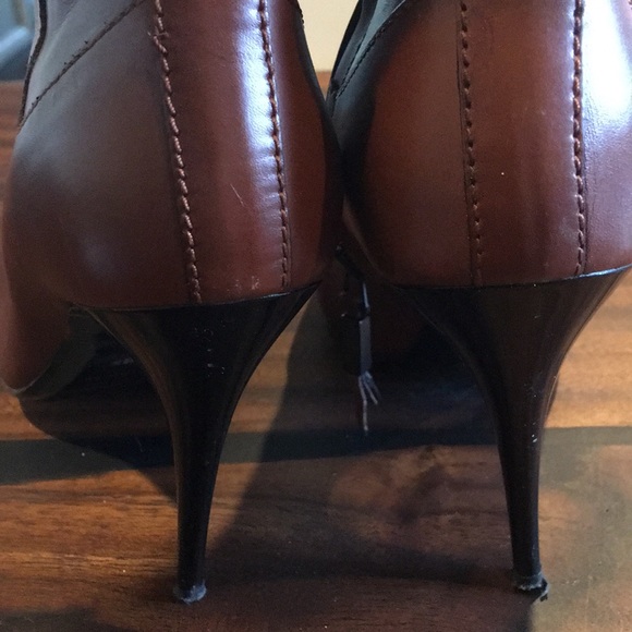 Burberry leather pointy tall boots in Cognac - Picture 3 of 5